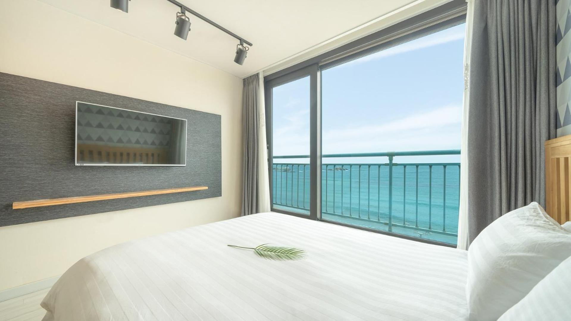 Goseong Littlesquare Oceanview Pension Room photo