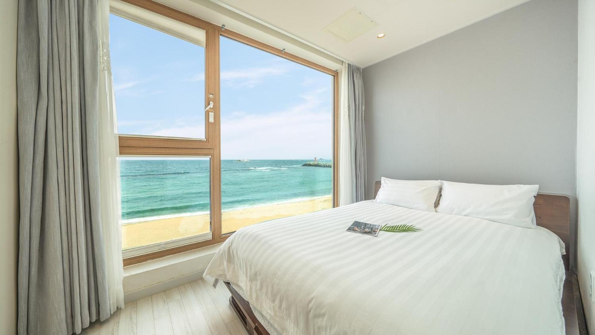 Goseong Littlesquare Oceanview Pension Room photo