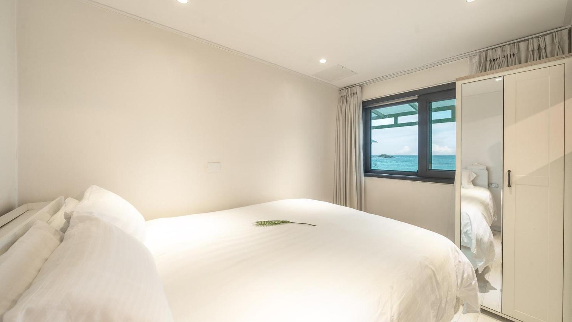 Goseong Littlesquare Oceanview Pension Room photo